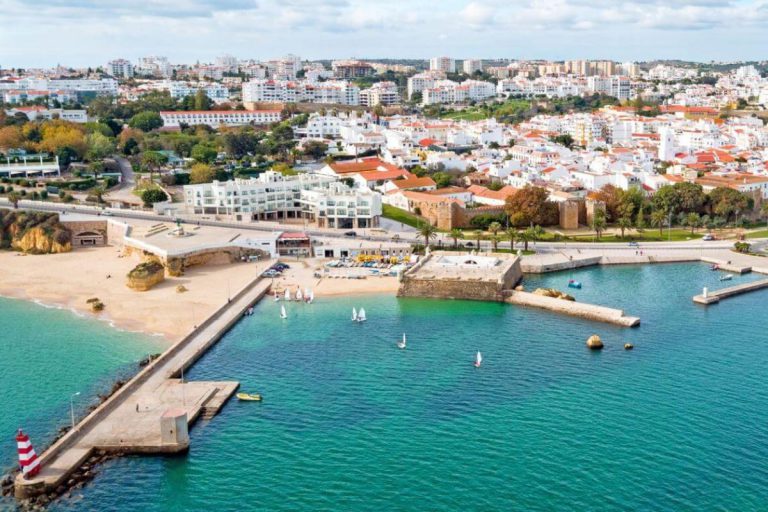 Lagos, miasteczko w Algarve, które rozkochuje turystów