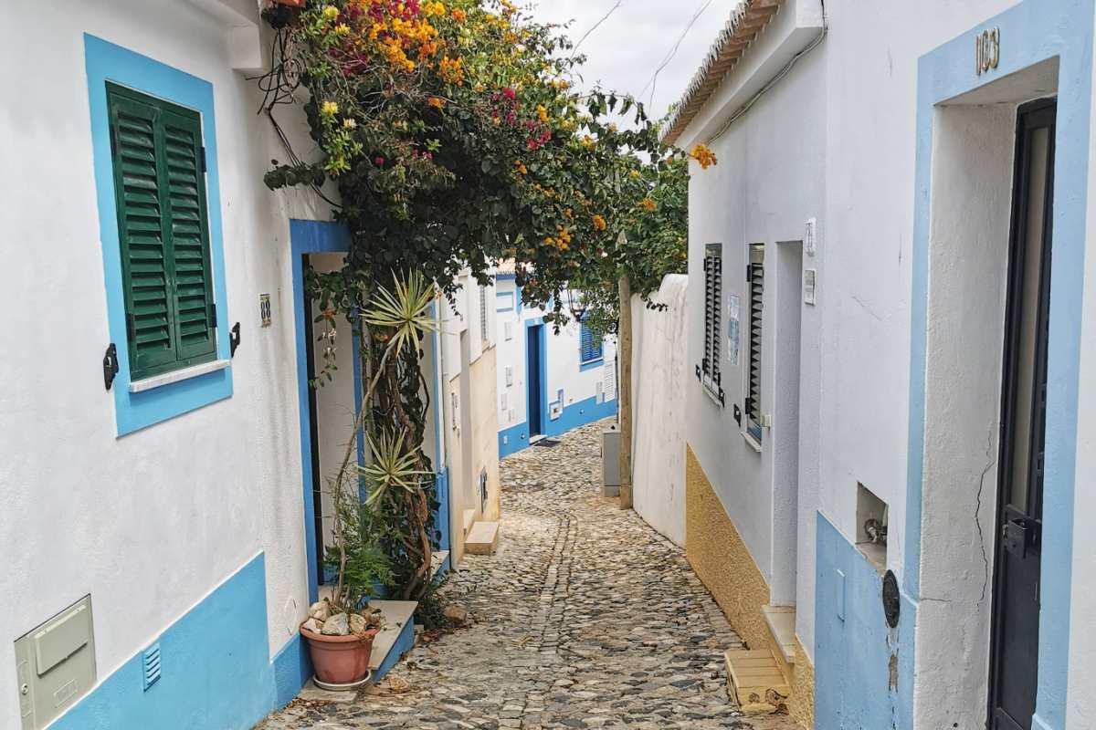 Read more about the article Życie w Algarve – jakie są plusy i minusy życia na południu Portugalii?